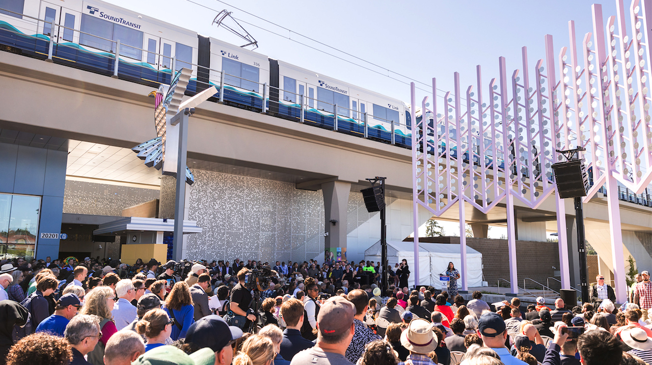 sound-transit-extends-light-rail-to-lynnwood-passenger-transport